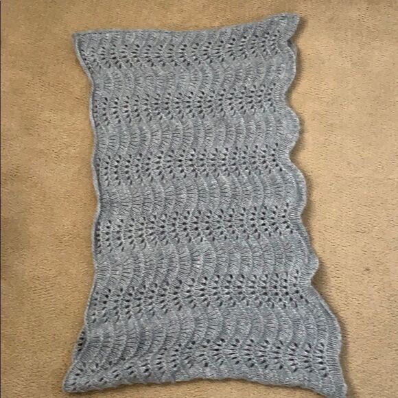 Gray scarf - Picture 1 of 2